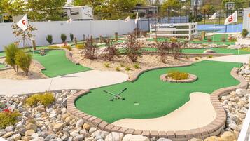 Mini-golf