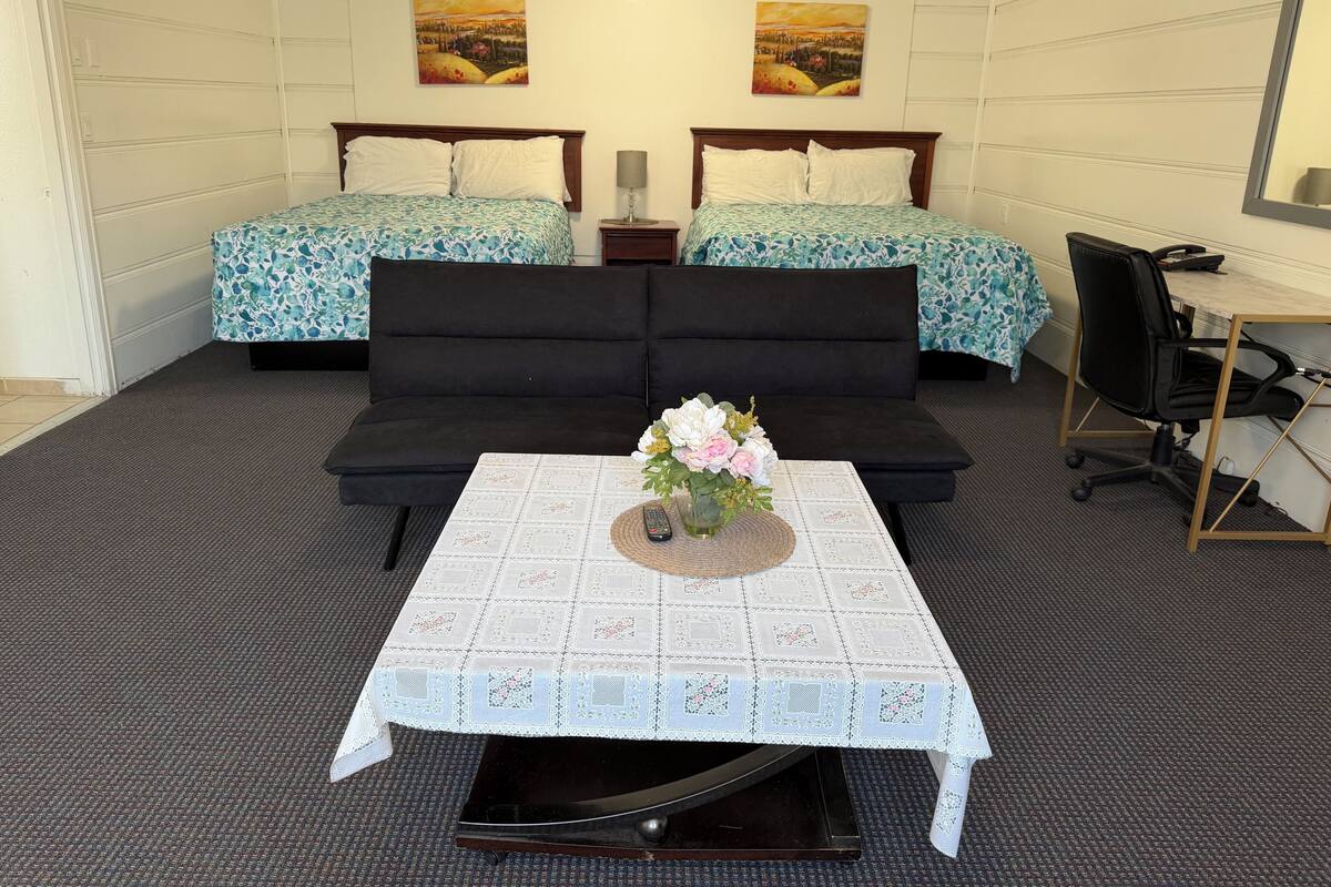 Double Room, Kitchenette | WiFi (free), bed sheets