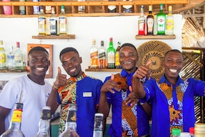4 bars/lounges, poolside bar - Reef & Beach Resort (Jambiani)