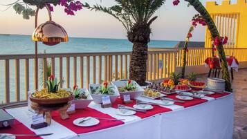 4 restaurants, breakfast, lunch, dinner served; international cuisine