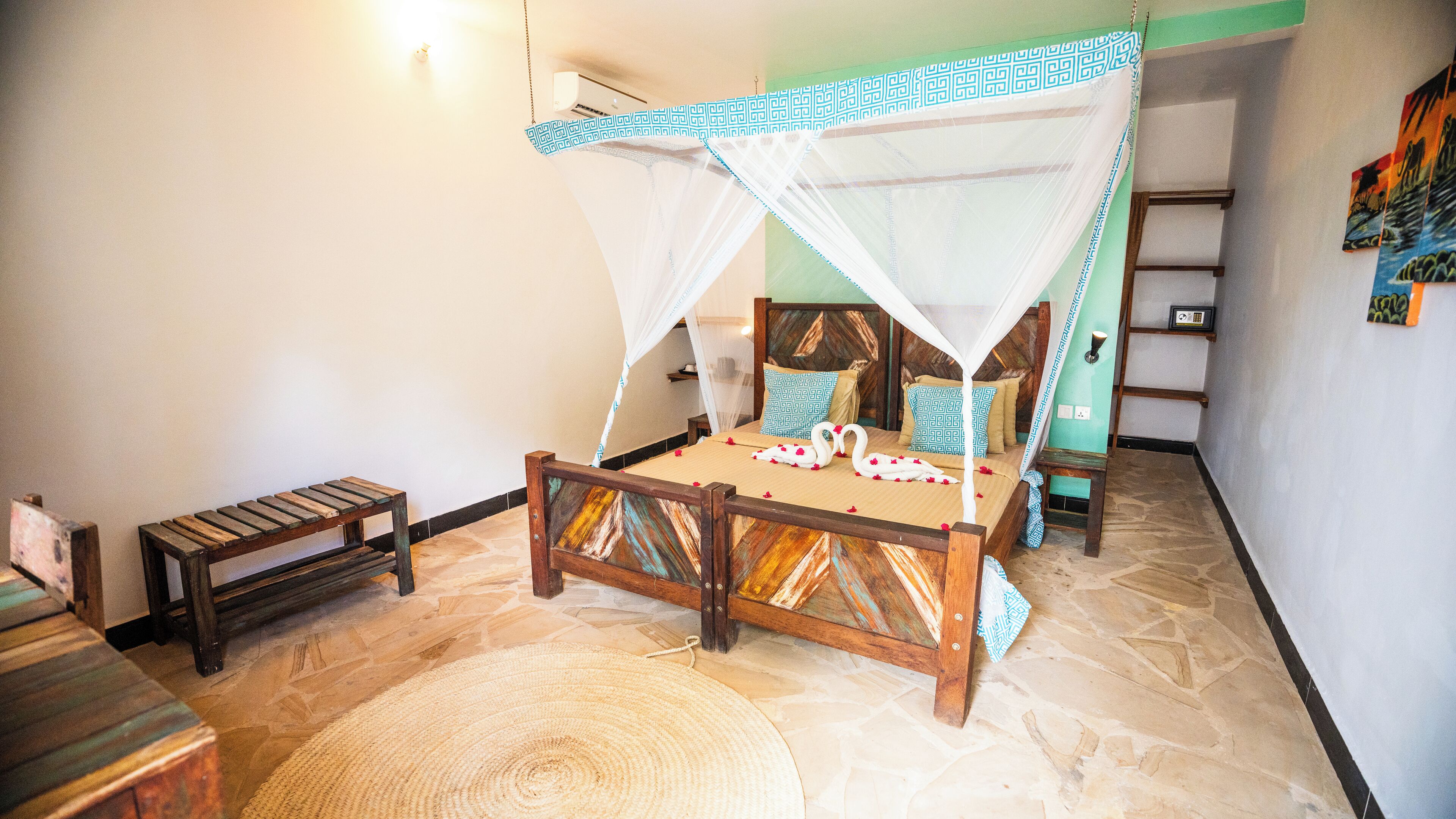 ห้องสวีท, 1 ห้องนอน, วิวสระว่ายน้ำ | ผ้านวมขนเป็ด, เตียงเมมโมรีโฟม, ตู้นิรภัยในห้องพัก, โต๊ะทำงาน