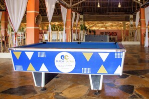 4 bares o lounges, bar junto a la alberca 