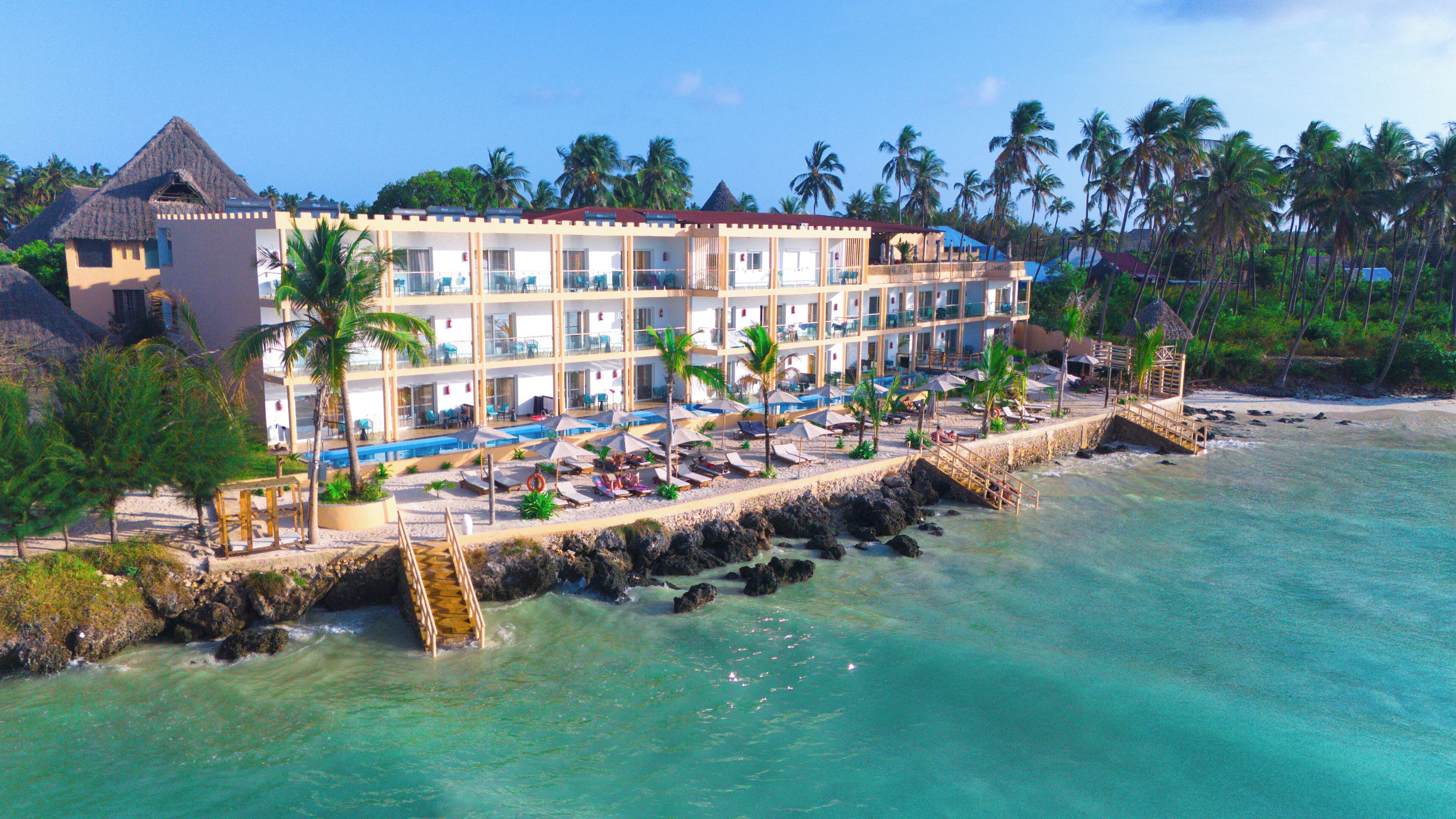 Donsdekens, bedden met traagschuimmatrassen, een kluis op de kamer