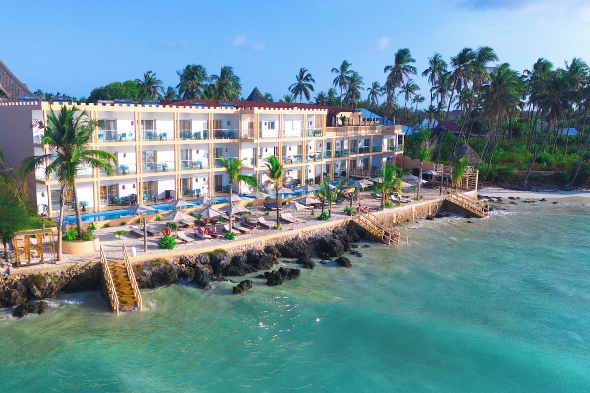 Daunenbettdecken, Betten mit Memory-Foam-Matratzen, Zimmersafe