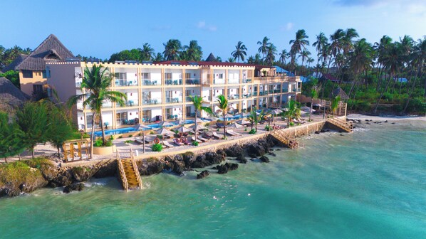 ผ้านวมขนเป็ด, เตียงเมมโมรีโฟม, ตู้นิรภัยในห้องพัก, โต๊ะทำงาน