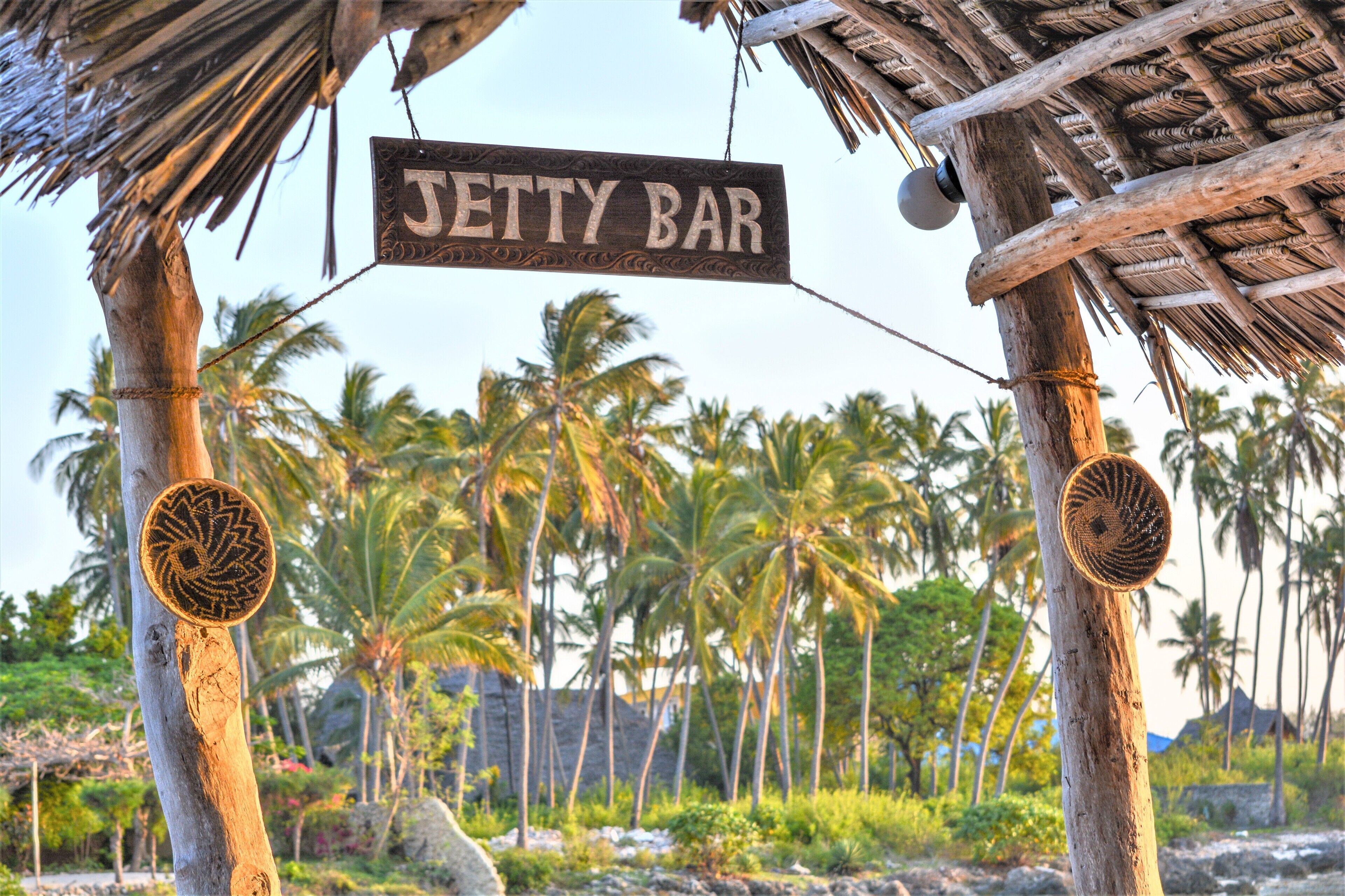 4 bars/lounges, poolside bar