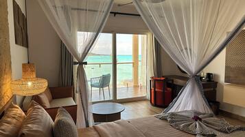 Rom | Dundyner, memory foam-senger, safe på rommet og skrivebord