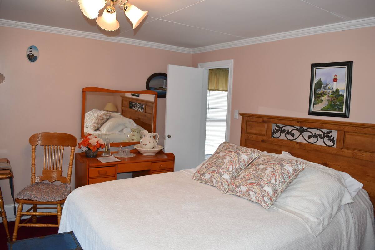 Chambre Classique, 1 grand lit, non-fumeur, salle de bains privée (The Lighthouse)