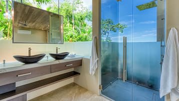 Casa Maria | Bathroom | Separate bathtub and shower, rainfall showerhead