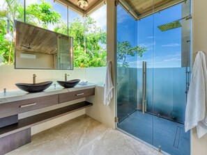 Casa Maria | Bathroom | Separate bathtub and shower, rainfall showerhead - Villas by Tekoa (Bahía Ballena)