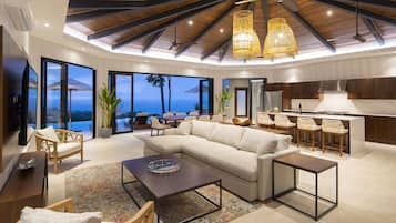 Deluxe House, 4 Bedrooms, Private Pool, CASA DE LAS CASAS | Sala de estar | Televisión de pantalla plana de 40 pulgadas con canales por cable