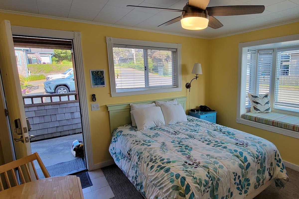 Studio, 1 Queen Bed (No Ocean View) | 1 bedroom, premium bedding, individually furnished, iron/ironing board