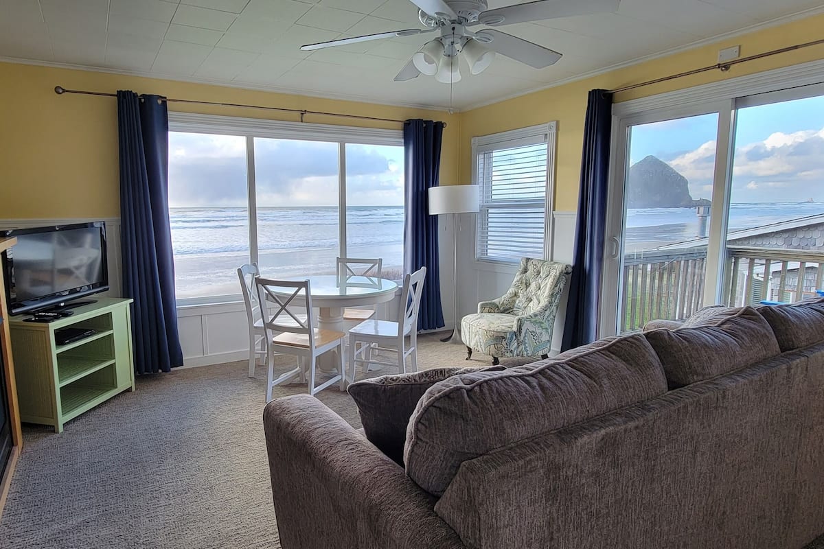 Haystack Suite – Upstairs Ocean Front View | Living area | Flat-screen TV, DVD player