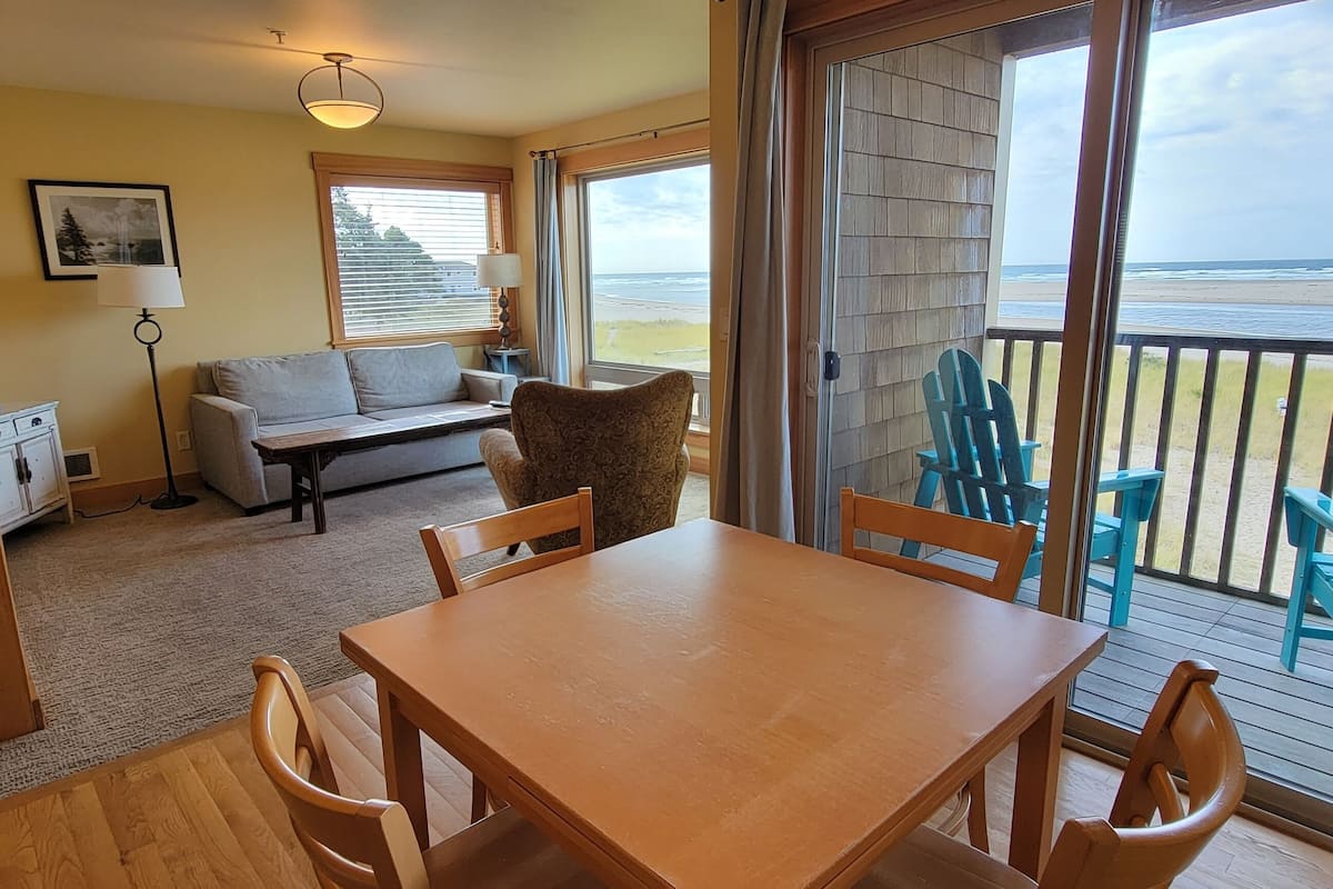 Puffin Suite – Second Floor Ocean Front View | In-room dining
