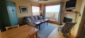 Tide Pools Alive Studio – First Floor Ocean Front View | Living area