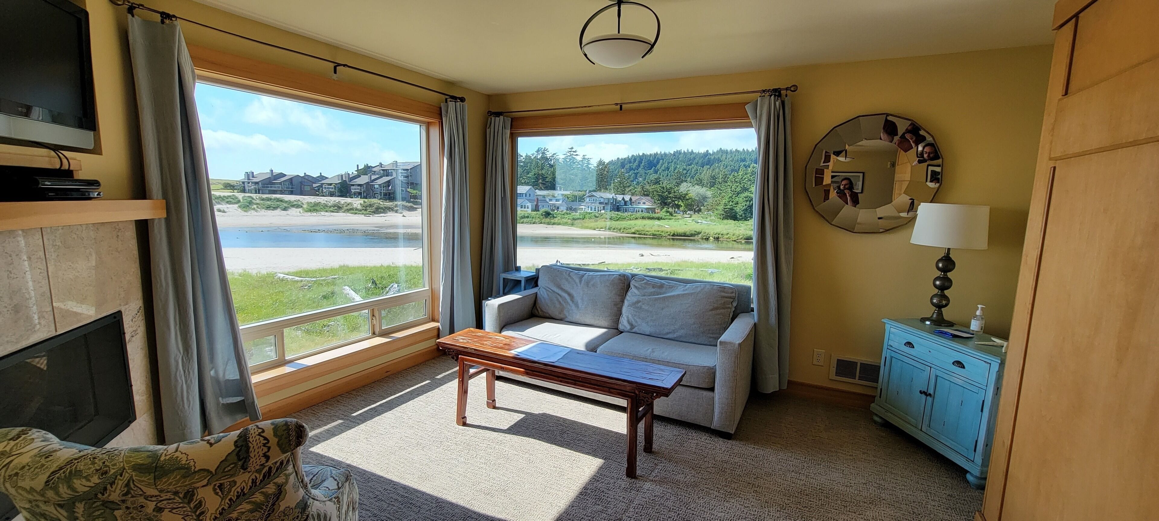 Suite (Osprey) | Aire de séjour | Téléviseur à écran plat de 32 po avec télévision numérique, téléviseur