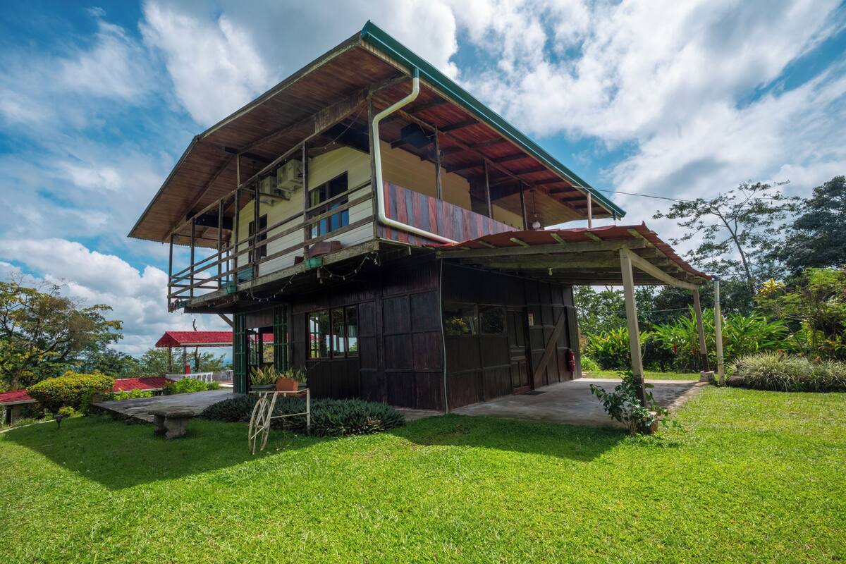 House, Non Smoking | Premium bedding, WiFi (free), bed sheets