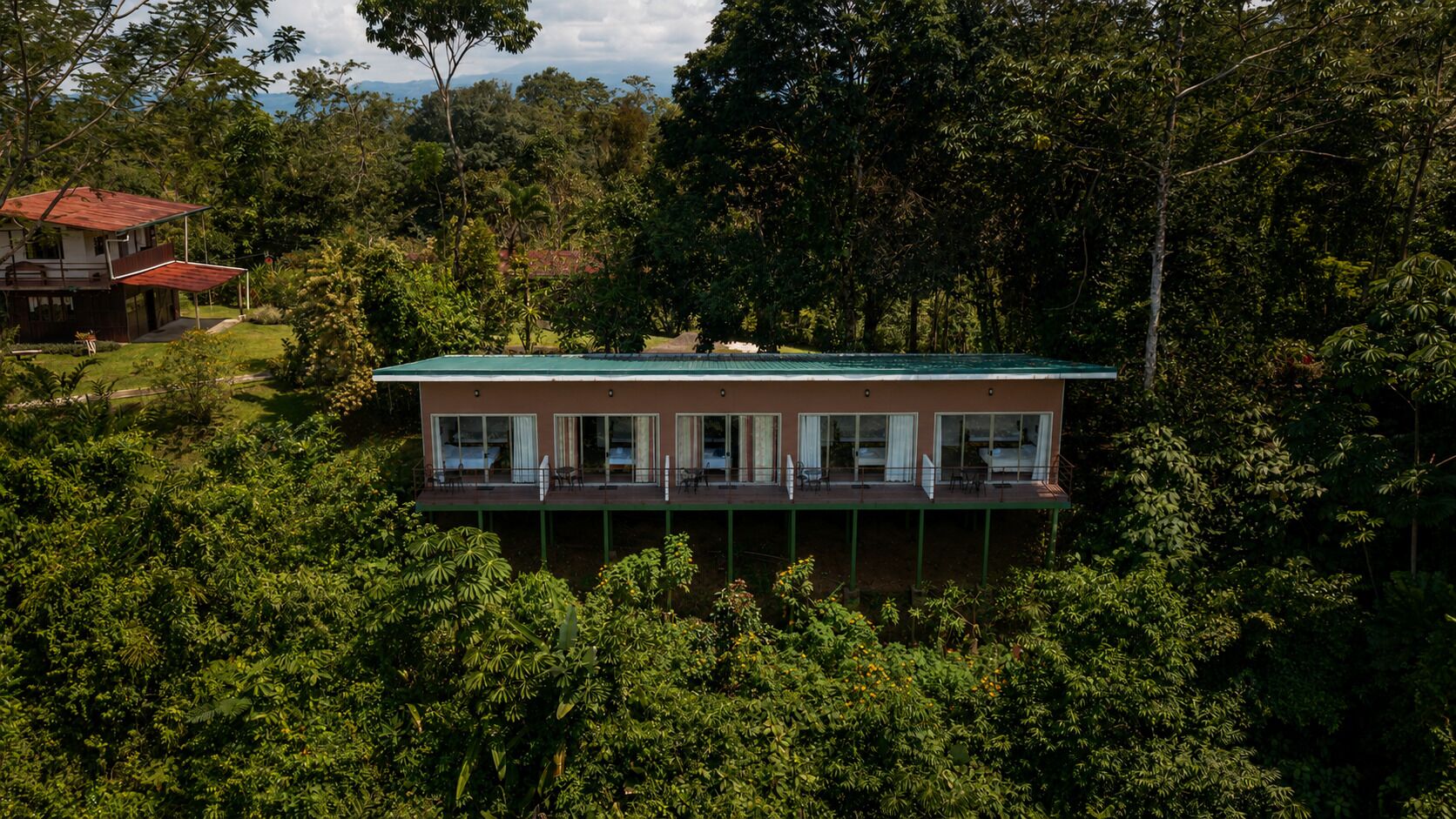 Habitació superior, vistes a la muntanya | Façana frontal de l'allotjament