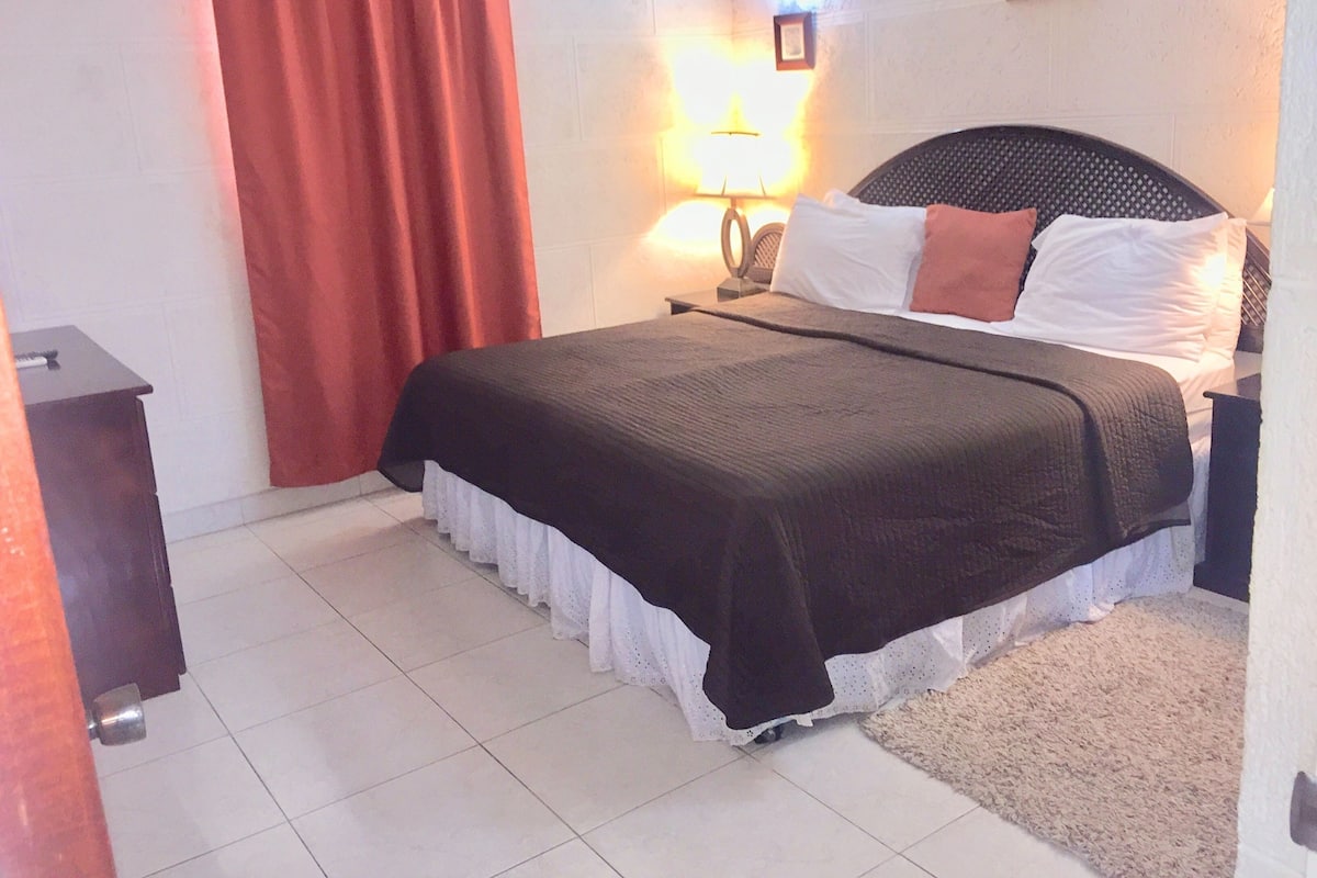 1 chambre, coffre-fort, bureau, rideaux dâobscurcissement