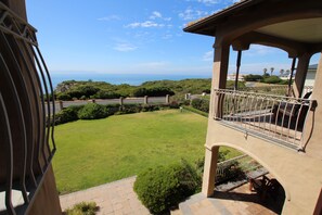 Bar (on property) - On the Cliff Guest House (Hermanus)