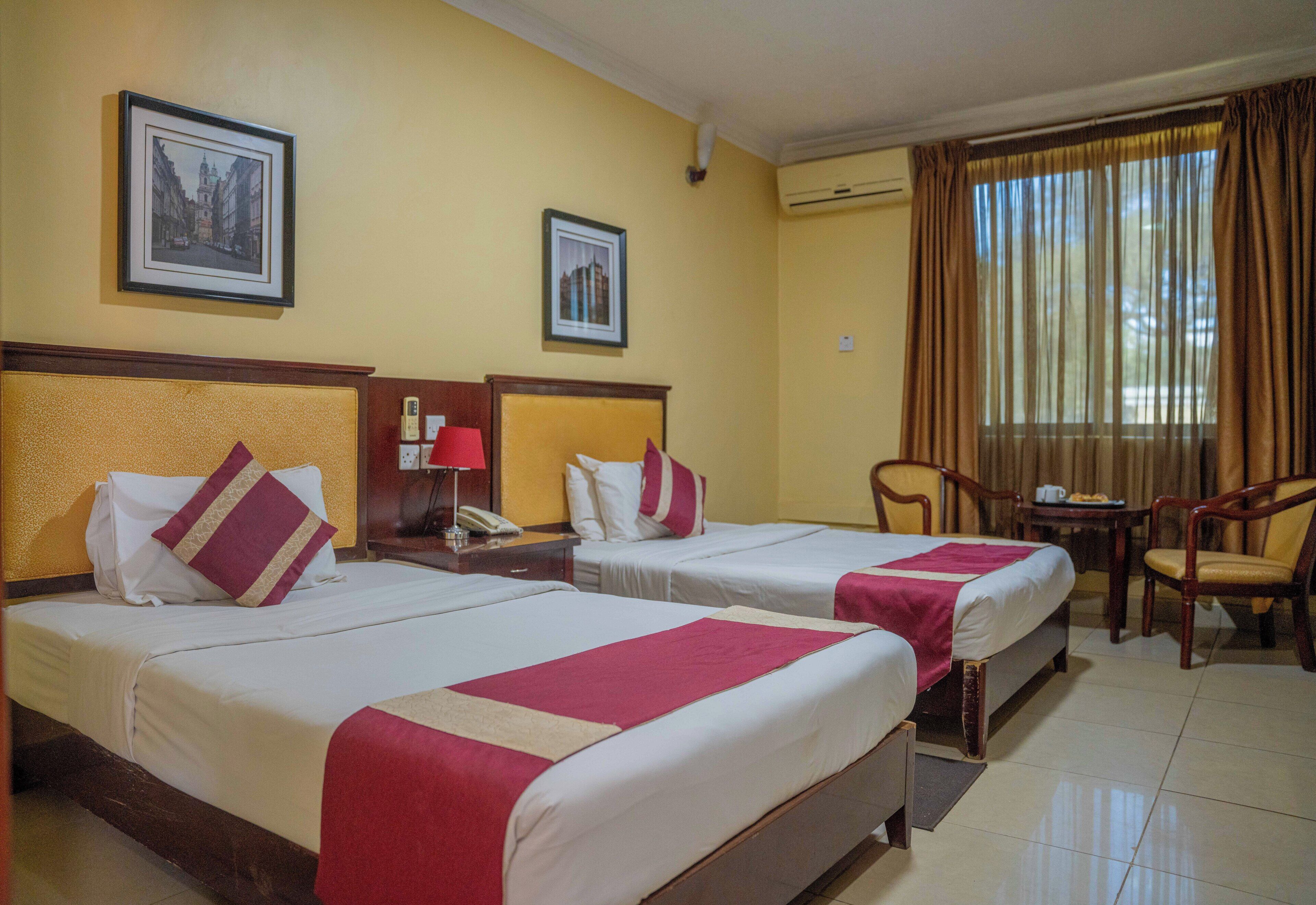 Tomannsrom – standard, 2 enkeltsenger | Sengetøy av topp kvalitet, safe på rommet og skrivebord