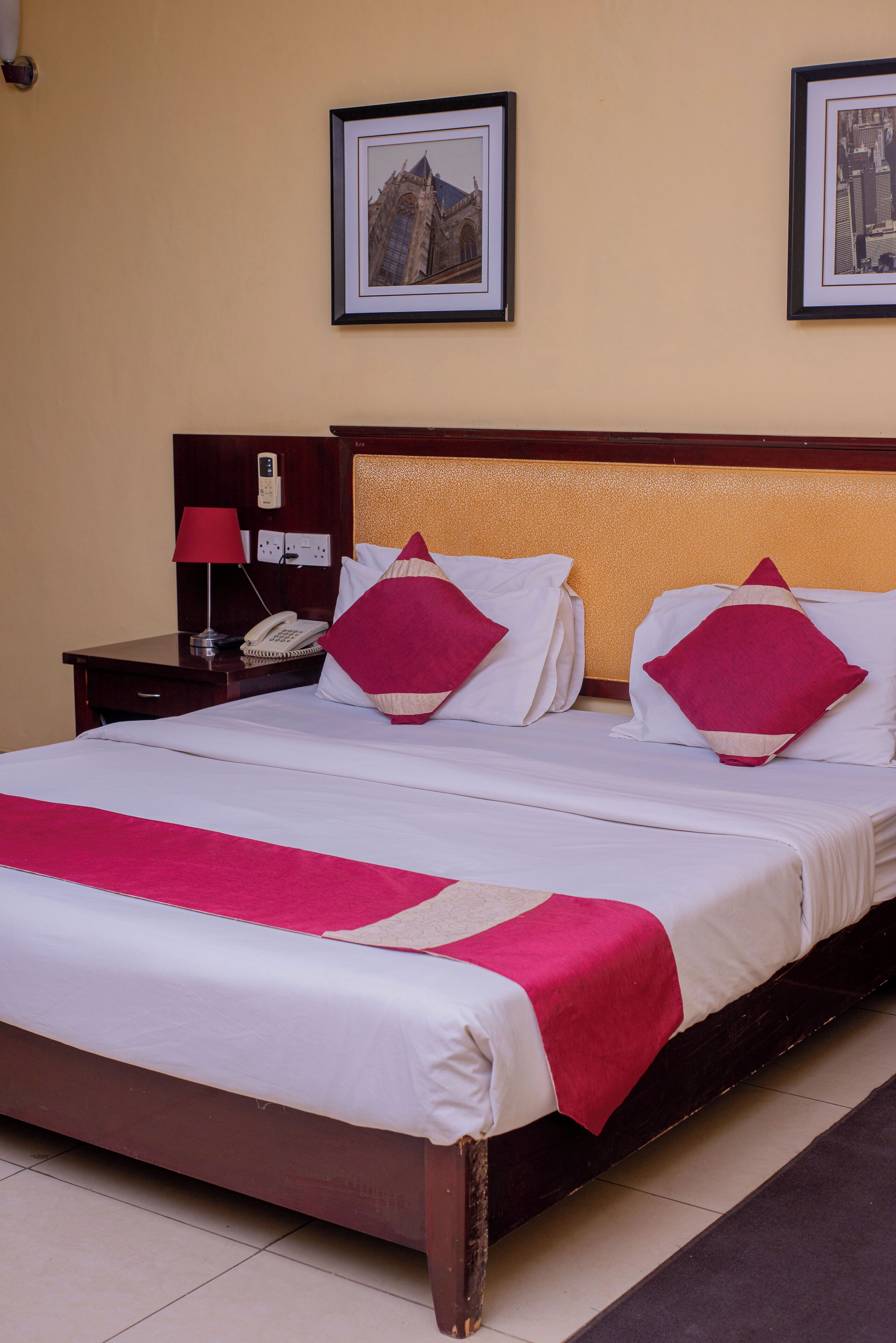 Premium bedding, in-room safe, desk, laptop workspace