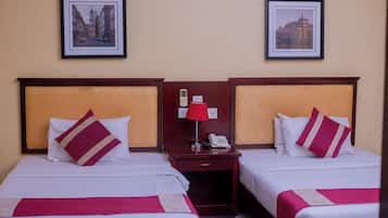 Tomannsrom – standard, 2 enkeltsenger | Sengetøy i egyptisk bomull, sengetøy av topp kvalitet og safe på rommet