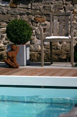 Seasonal outdoor pool, sun loungers - Le Castel Hotel (Fosses-La-Ville)