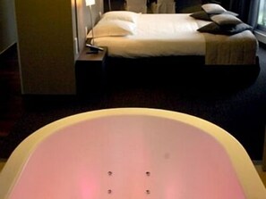 Executive Double Room | Minibar, free cribs/infant beds, rollaway beds, free WiFi - Le Castel Hotel (Fosses-La-Ville)