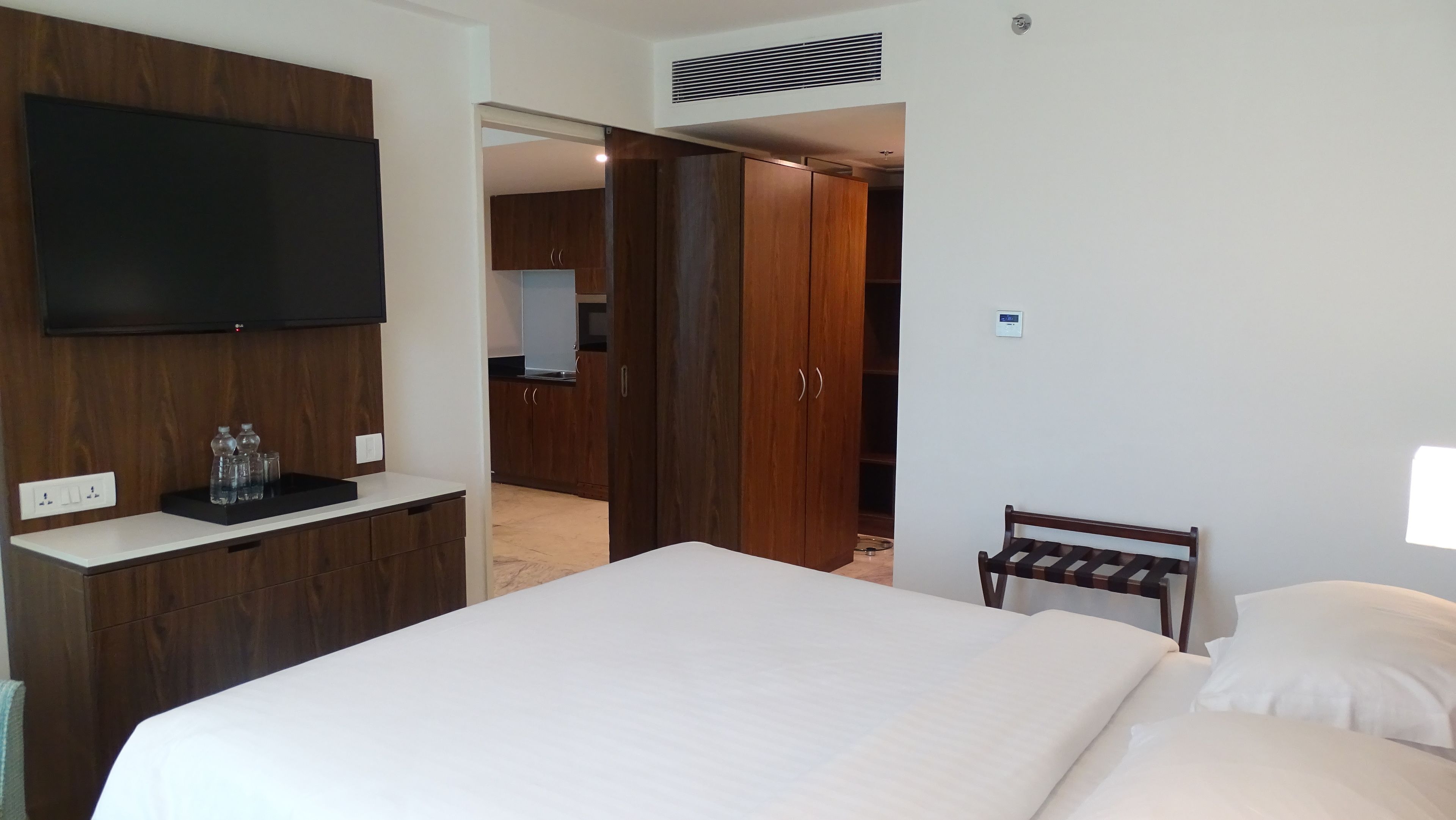 executive suite, 1 bedroom, non smoking | city view
