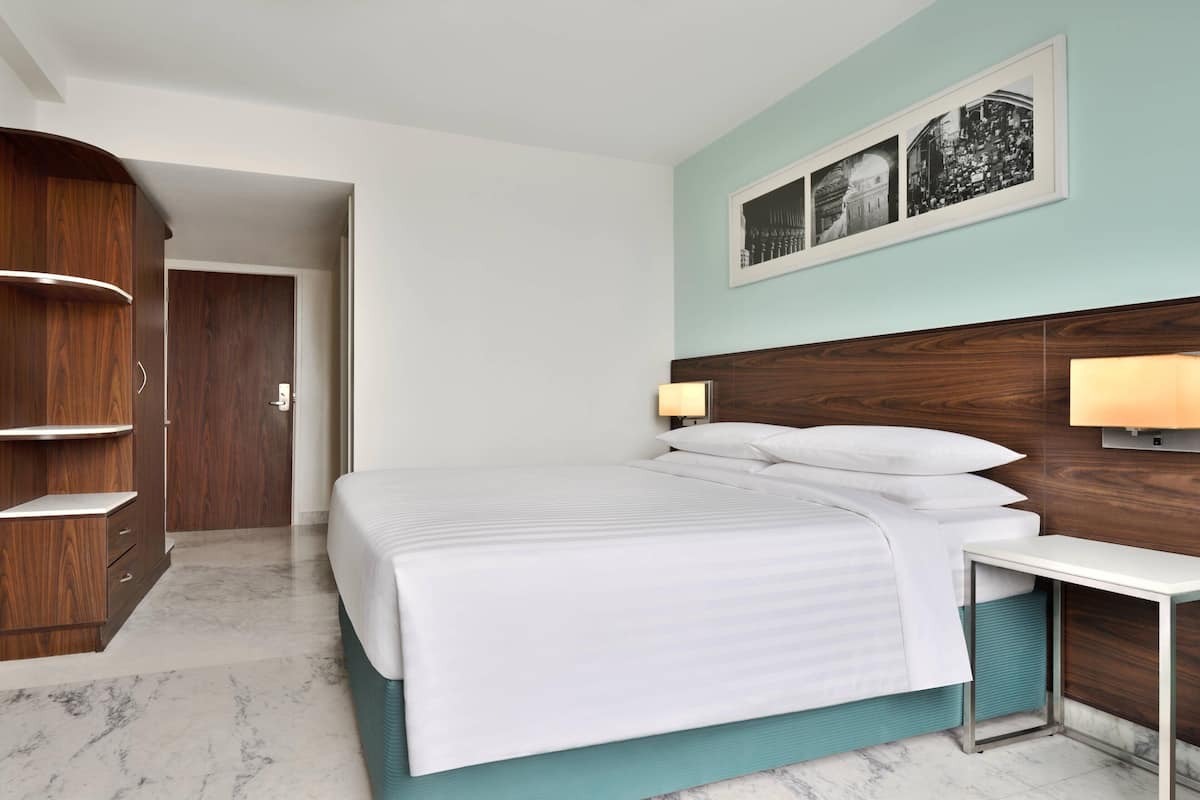 Deluxe Room, 1 Queen Bed | 1 bedroom, Egyptian cotton sheets, premium bedding, memory foam beds