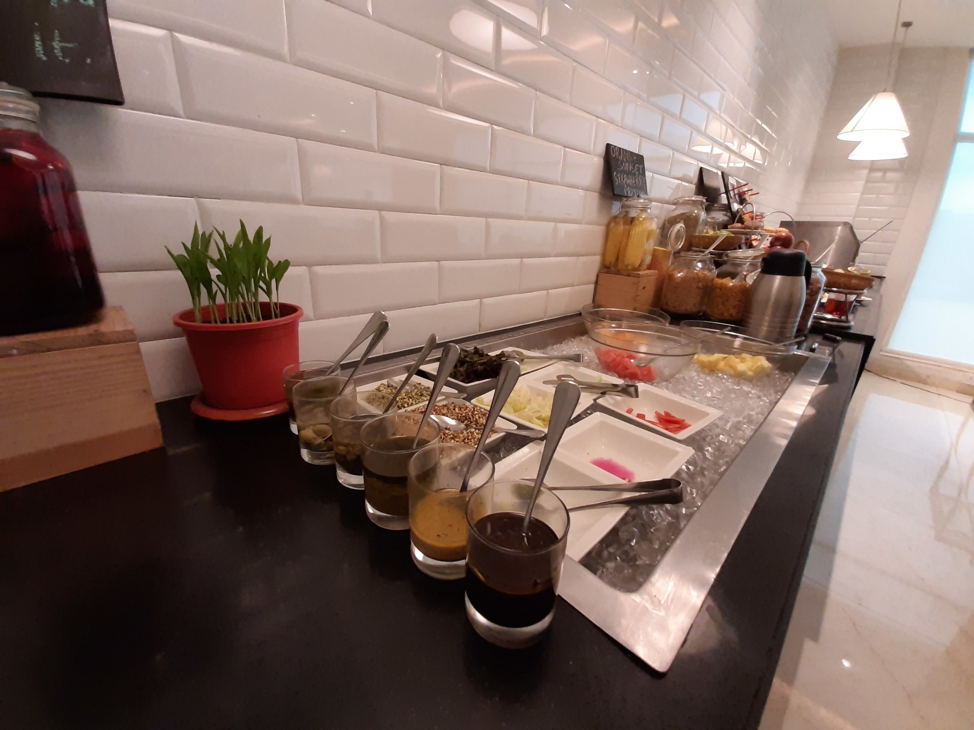 Café da manhã com buffet todos os dias mediante uma taxa