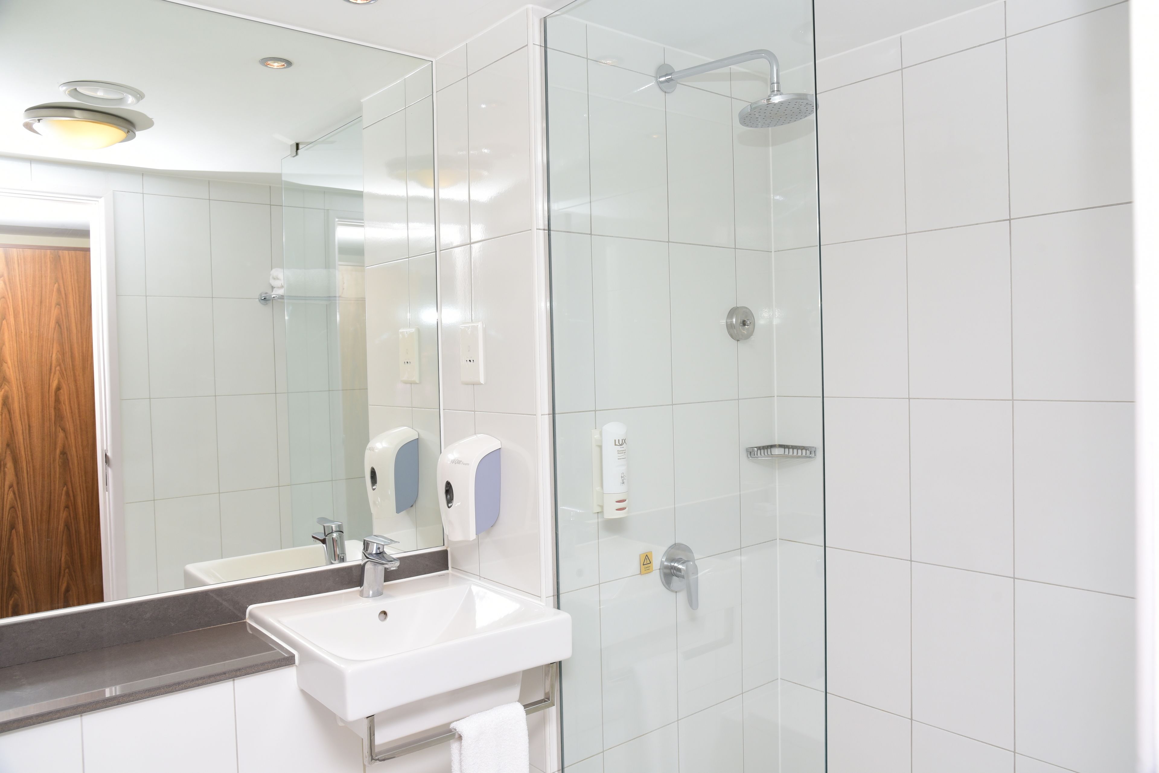 shower, rainfall showerhead, free toiletries, hair dryer