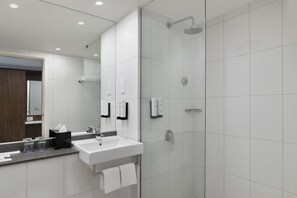 Dusche, Regendusche, kostenlose Toilettenartikel, Haartrockner