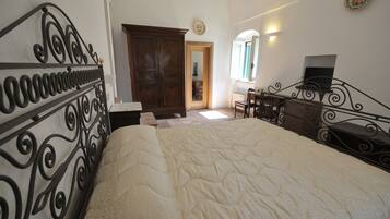 1 dormitorio, escritorio, wifi gratis y ropa de cama