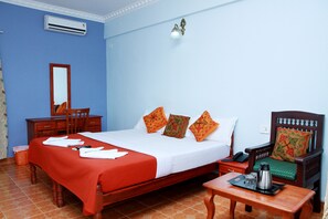 Deluxe Room Non A/C  | Living room | Flat-screen TV