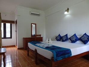 Deluxe Room A/C  | Desk, rollaway beds