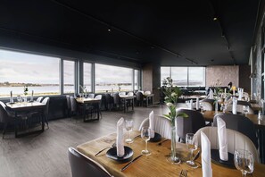 Restaurant - Hotel Kriunes - A city hotel by the lake (Kópavogur)