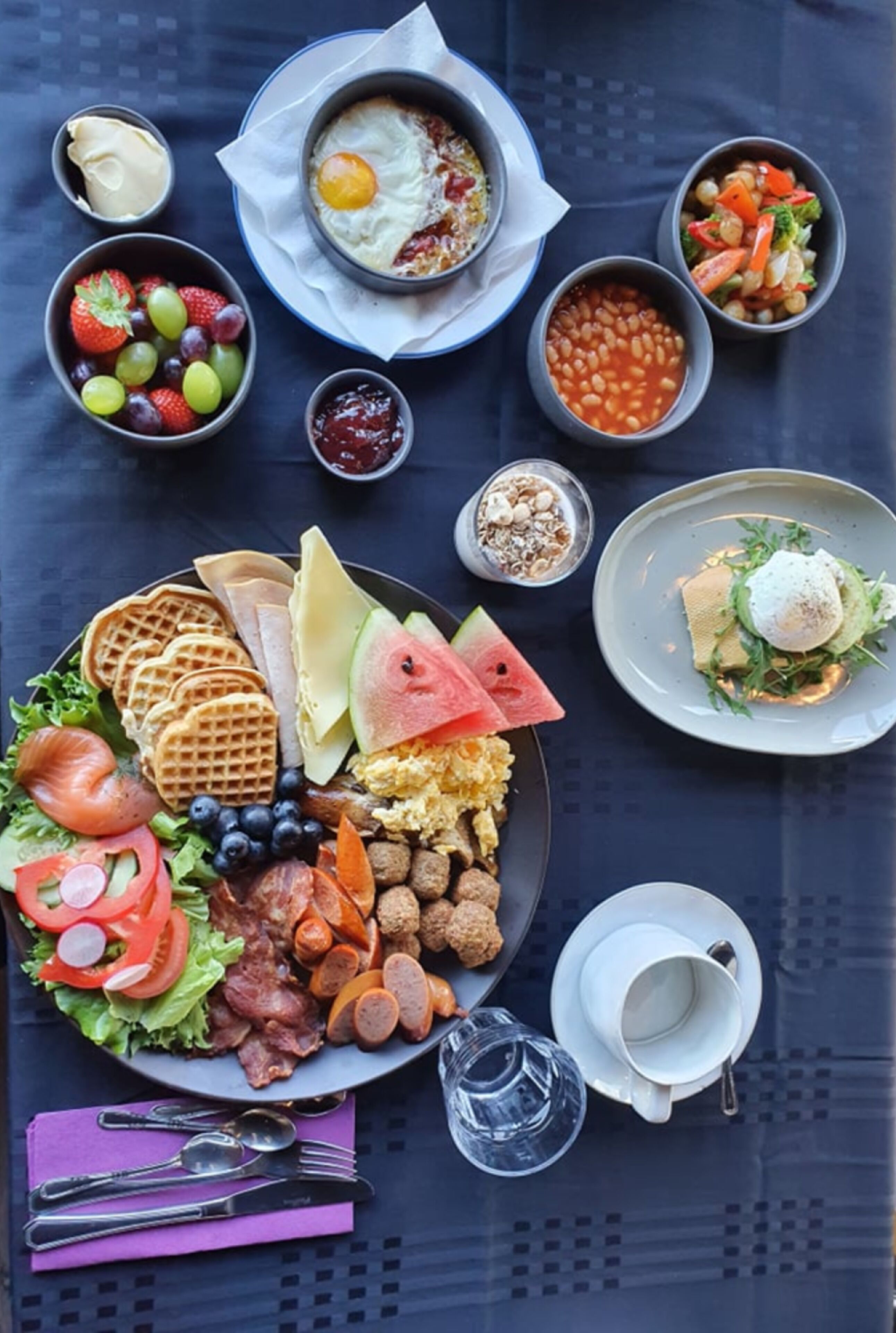 daily buffet breakfast (eur 25 per person)