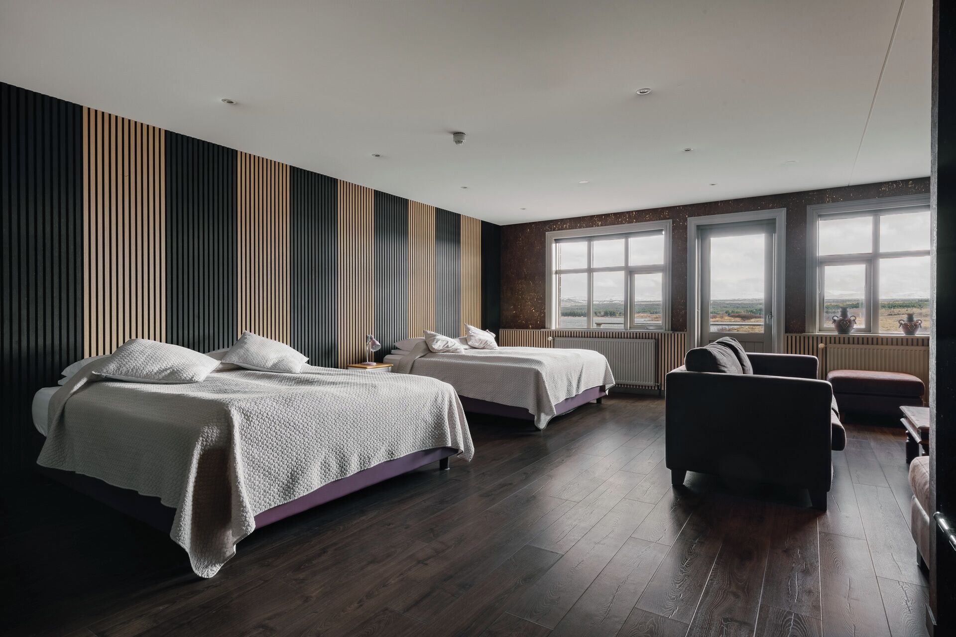 Family Suite, Terrace | Decoración personalizada, muebles diferentes y escritorio 