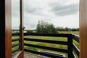 Habitación triple, balcón | Terraza o patio