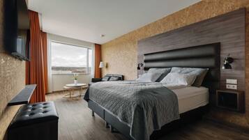Family Suite | Individueel gedecoreerd, individueel gemeubileerd, een bureau