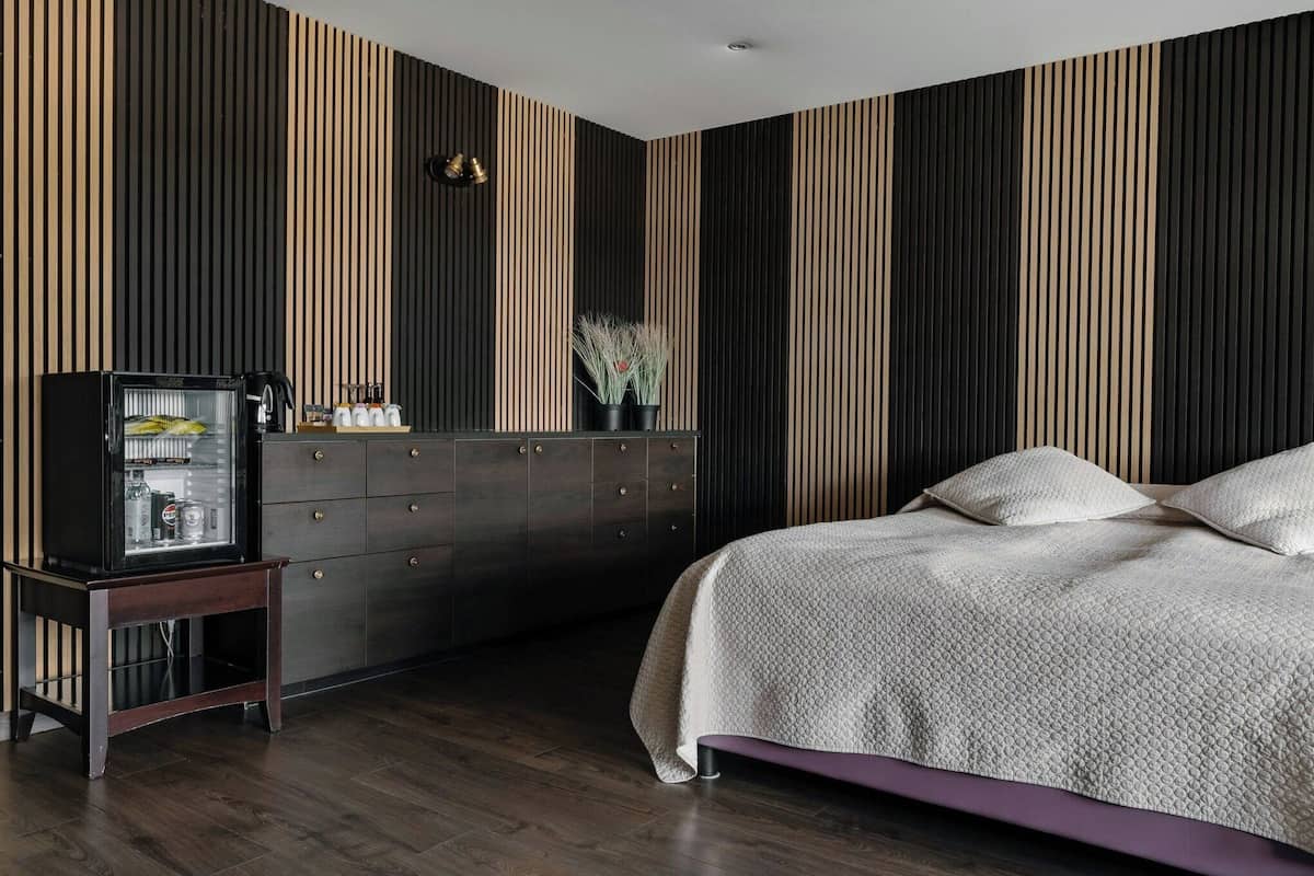 Family Suite, Terrace | Escritorio, espacio para trabajar con laptop y cortinas blackout