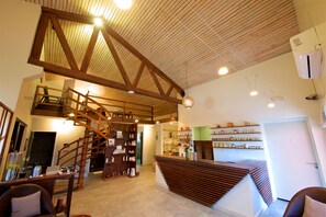 Couples treatment room(s), sauna, hot tub, steam room