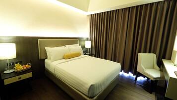 Deluxe Double or Twin Room | Desk, soundproofing, cots/infant beds, rollaway beds