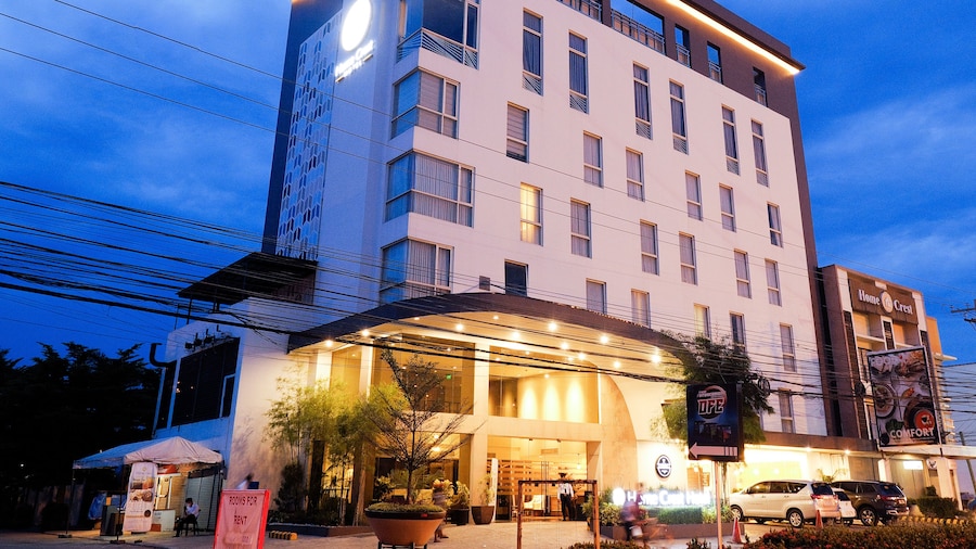 Home Crest Hotel