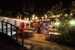 Petit déjeuner et déjeuner servis sur place, spécialités Cuisine turque