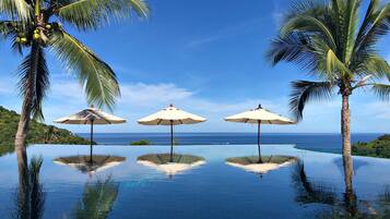 Outdoor pool, sun loungers