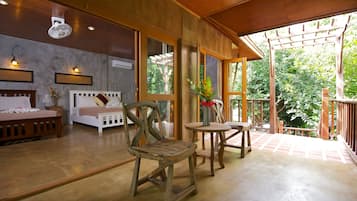 Family Garden Villa | Minibaari, tallelokero huoneessa, lisÀvuoteet, ilmainen Wi-Fi