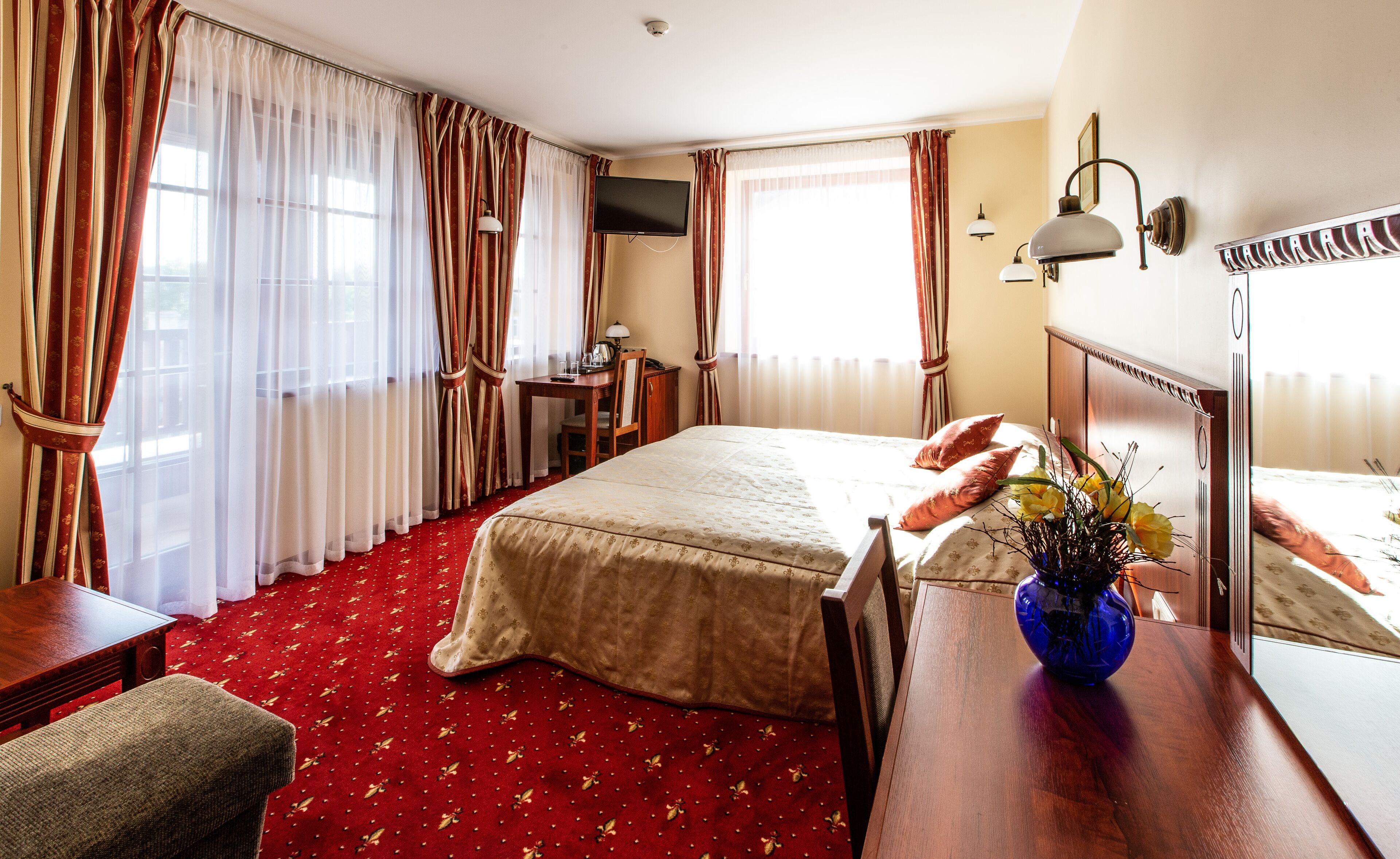 comfort double or twin room | in-room safe, desk, laptop workspace, soundproofing